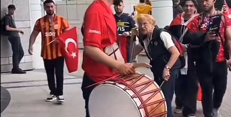 “N’a shurdhuat”/ Momenti kur e moshuara gjermane ia ndërprenë tupanxhiut turk muzikën