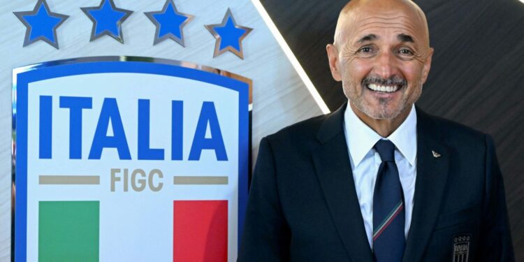 Nuk lejohen celularët gjatë vakteve, 5 rregullat strike të Spallettit tek Italia