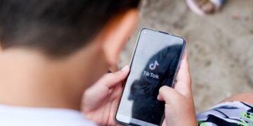 Të frymëzuar nga TikToku, rreth 20 nxënës në Kosovë e lënduan vetën / Krejt çka dihet deri tani