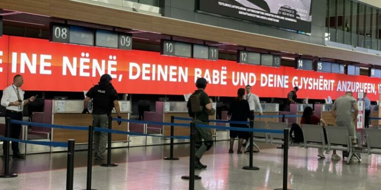 Raportohet për bombë në Aeroport, Policia po kryen kontrolle me qen