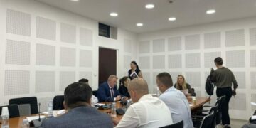 Deputetët e pozitës lëshojnë mbledhjen në Komisionin Hetimor për MPJD-në
