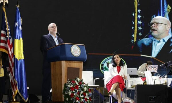Ambasadori amerikan: ShBA-të ishin, janë dhe do të jenë me popullin e Kosovës