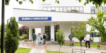 Kurti publikon pamje brenda Klinikës së Onkologjisë: Sot është krejt tjetër