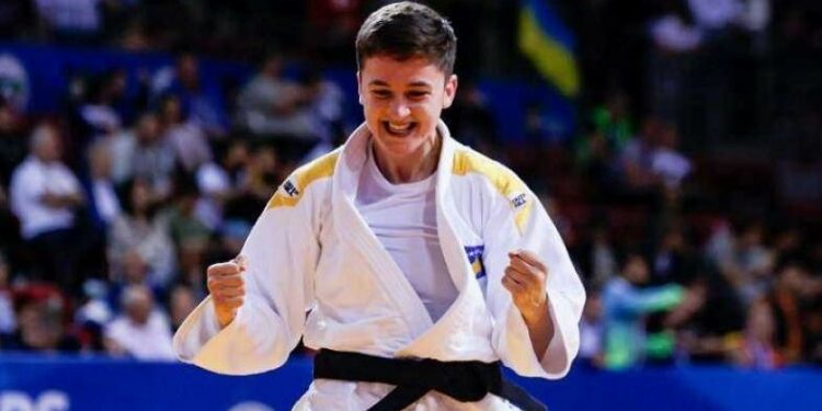 E mrekullueshmja Laura Fazliu në çerekfinale