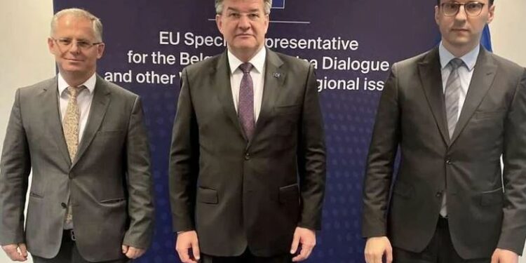 Rikthehet dialogu mes Kosovës dhe Serbisë në nivel të kryenegociatorëve