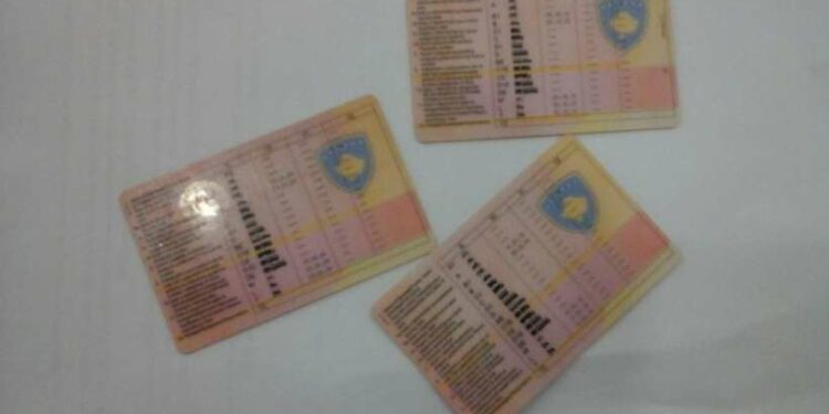 1 mijë e 408 serbë në veri i konvertuan patentë-shoferët në RKS