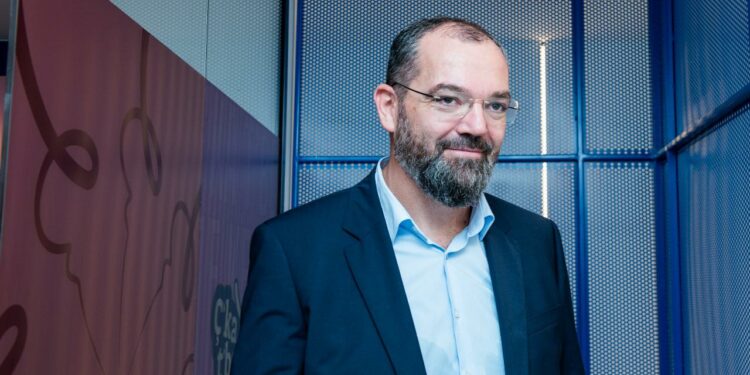 Agusholli: Lajçak ka kryer detyrën e tij, Kosova ka nevojë për njerëz që i qasen me ndershmëri dhe paanshmëri detyrës së tyre