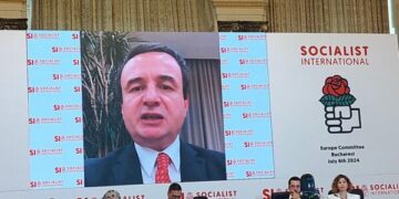Kurti me video merr pjesë në diskutimet e internacionales socialiste: Progresi ynë po e zemëron Beogradin