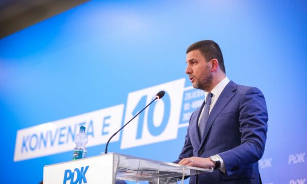 Krasniqi: Urojmë që Trump të rikuperohet shpejtë dhe t’i rikthehet aktiviteteve të fushatës