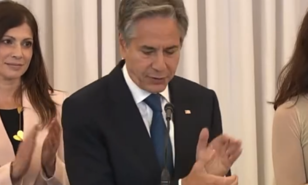 Blinken e duartroket presidenten Osmani për rolin e saj në lansimin e forumit për Gratë, Paqen e Sigurinë