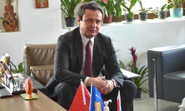 Kurti pa aktivitete publike në Kosovë – 9 ditët e fundit i kaloi në Greqi, Shqipëri dhe Turqi, s’ka njoftim ku ndodhet aktualisht