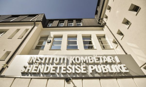 Temperaturat e larta, IKSHPK bën thirrje që qytetarët të kenë kujdes për sigurinë e ushqimit