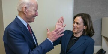 Kamala Harris, kandidatja më e mundshme për të zëvendësuar Presidentin Biden nëse tërhiqet nga gara