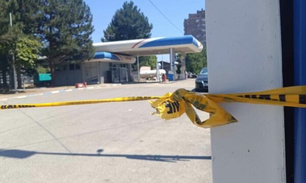 Mbyllen tri pompa derivatesh të “NIS petrol” në Veri, Elshani: Policia i asistoi AKP’s dhe ATK’së