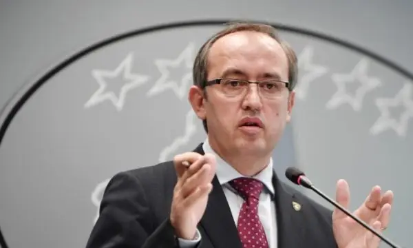 Hoti akuzon Muratin se po mashtron qytetarët me shifra
