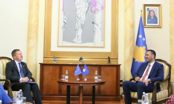 Konjufca pret në takim lamtumirës Szunyogun