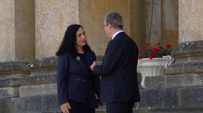 Vjosa Osmani pritet nga kryeministri i Mbretërisë së Bashkuar