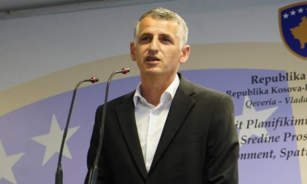 MI shfuqizon vendimin qarkullimin e automjeteve për transportin e mallrave