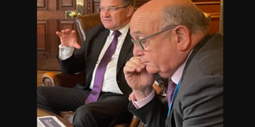 Lajcak në Londër për të marrë qëndrimet e qeverisë së re për rajonin, Peach me vëmendje sheh hartën e Ballkanit