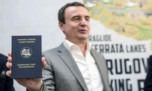 Kurti vizitoi qendrën e turizmit në Pejë, nënvizon rëndësinë e projekteve të reja
