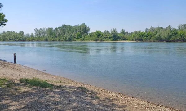 Mediat serbe: Kërkime tash e 19 orë në të dyja anët e lumit Drina për të dyshuarin që vr@u policin