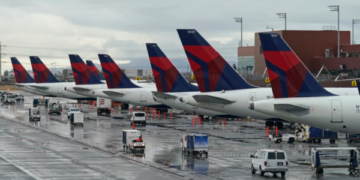 Kaos teknologjik në gjithë botën, kompanitë raportojnë për ndërprerje të internetit dhe bllokim pajisjesh