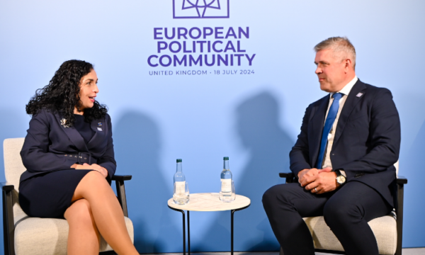 Osmani takohet me kryeministrin e Islandës, diskutuan për rëndësinë e antarësimit të Kosovës në KE
