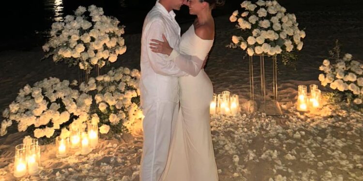 Futbollisti i Interit fejohet me modelen nga Gjakova