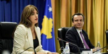 Kurti godet prokurorinë: Iu deshën 10 orë për ta marrë në pyetje Albulena Haxhiun, qe 10 muaj s’ka aktakuzë ndaj Radojiçiqit