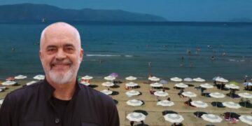 Edi Rama njofton se në një pjesë të plazhit në Vlorë ofrohen çadrat falas për të gjithë pushuesit