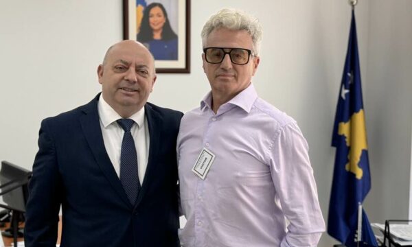 Shkoi në Serbi për të marrë trupin e Faton Hajrizit, avokati Koci takon Zyrtarin Ndërlidhës të Kosovës në Beograd