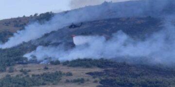 KFOR-i ndihmon në shuarjen e zjarreve në Kosovë e Shqipëri