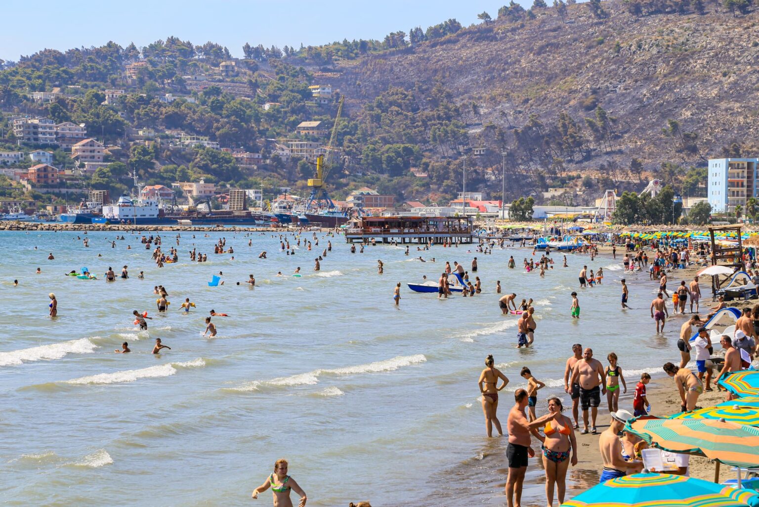 Stabilizohet gjendja në Shëngjin, rikthehen plazhet dhe turistët