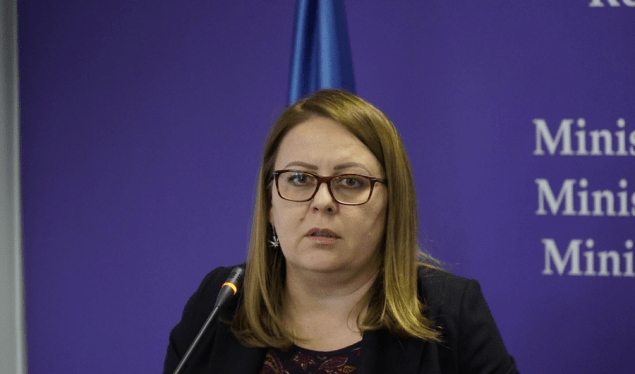 Hykmete Bajrami: Qeveria Kurti po gënjen për rritjen e pagave
