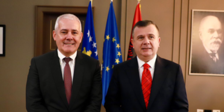 Kosova dhe Shqipëria me kontrolle të përbashkëta në pikëkalimet kufitare, Sveçla e Balla sot nënshkruajnë protokollin