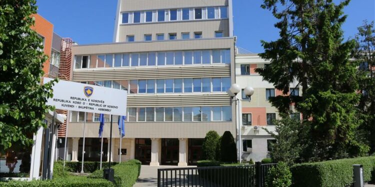 Paguhen 275 euro, punëtorët teknik të Kuvendit paralajmërojnë grevë nga nesër nëse nuk u rriten pagat