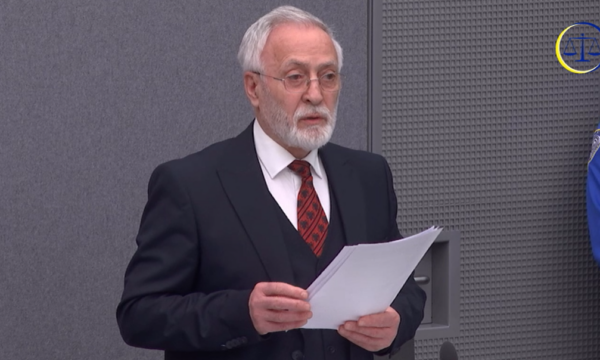 Specialja s’hap hetim, Krasniqi mund ta vendosë kravatën me shqiponja