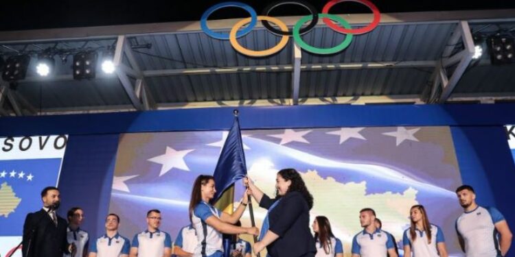 Osmani sot ia dorëzon flamurin ekipit olimpik të Kosovës