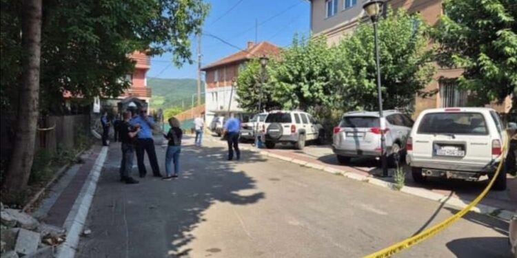 Digjen veturat e Komunës së Zveçanit, Policia nuk arrin ta kap autorin