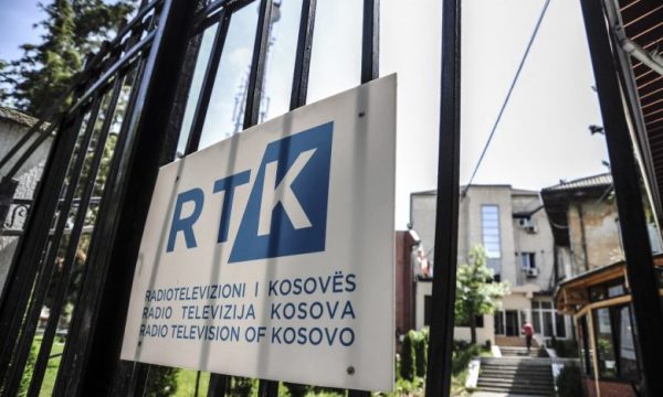 Deputeti Enver Dugolli pretendon se RTK-ja kurrë nuk ka qenë më e çliruar