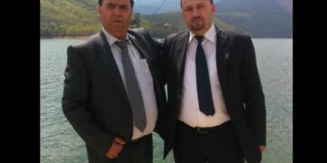 Beqa ua bënë “diss” qeveritarëve për vizitat e fundit në Ujman, publikon një fotografi nga 2011-ta