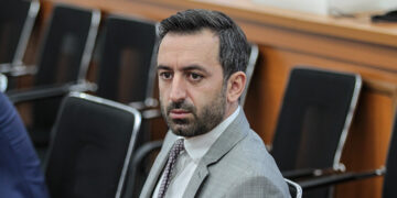 Basha gazetarëve të RTK-së: Deshtët të shpalleni heronj në Nacionale, Albanian Post dhe Metro