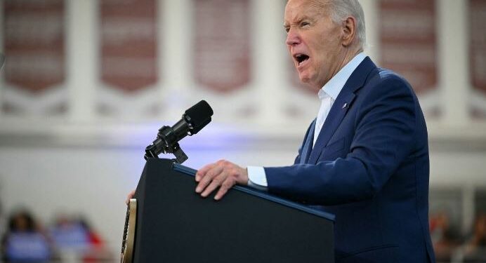 “Unë po kandidoj – do të fitojmë”: Bideni s’heq dorë nga gara, turma e mbështet duke brohoritur