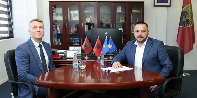 Maqedonci tregon se u nënshkrua një rregullore për rritjen e ushtrisë