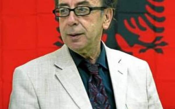 Seanca plenare e Kuvendit të Shqipërisë nis me një minutë heshtje për Ismail Kadarenë