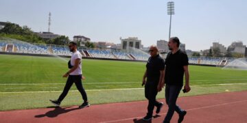 Presidenti Ademi dhe ministri Çeku inspektuan stadiumin “Fadil Vokrri” pas rinovimit të fushës