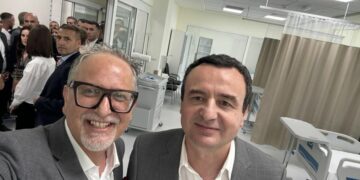 Vitia e Kurti shfaqen të buzëqeshur nga Kardiokirurgjia