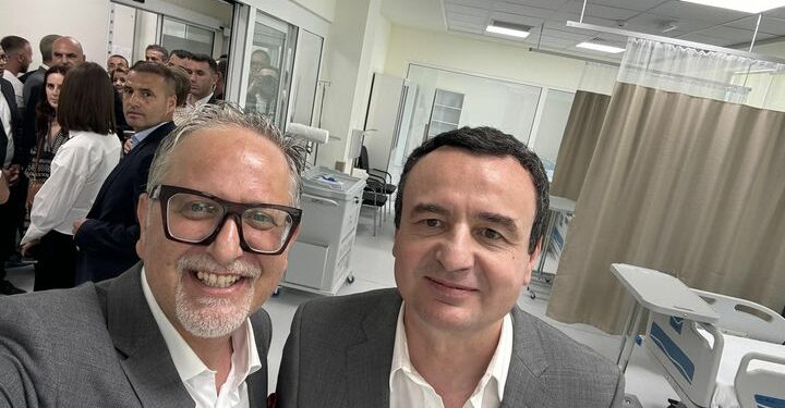 Vitia e Kurti shfaqen të buzëqeshur nga Kardiokirurgjia