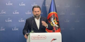 Rukiqi e ngacmon Sallahun me “vajin në tepsi” pas deklaratës se të burgosurit u larguan dhe nuk u arratisën