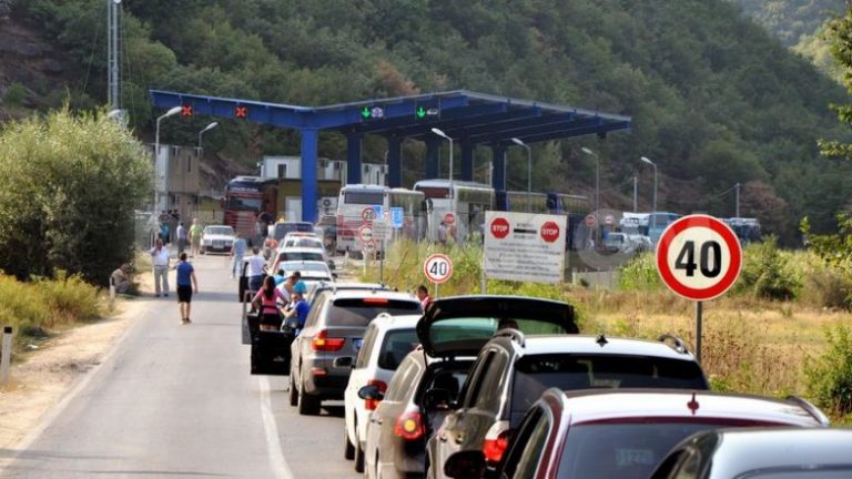 20 minuta pritje te Dheu i Bardhë dhe Merdarë